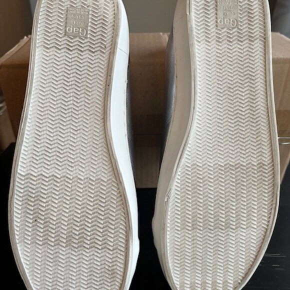 GAP metallic leather sneaker. - Picture 3 of 4